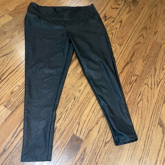 Vegan Leather Lace textured Leggings - Picture 5 of 15